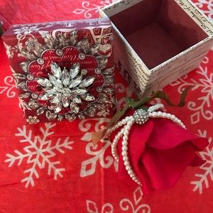 Pearl multi-strand bracelet w/ Rhinestone center